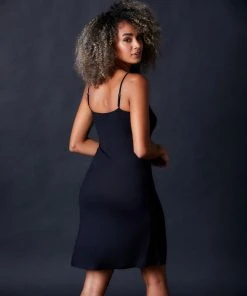 Hanro Ultralight Bodydress Chevron Down Icon