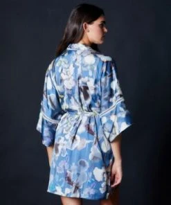 Samantha Chang Wellness Bella Kimono Chevron Down Icon