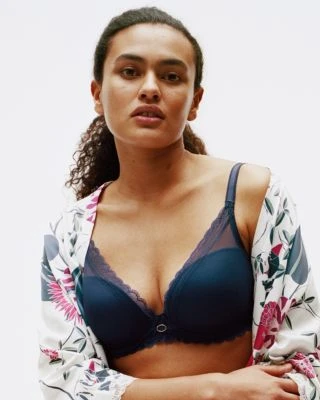 Chantelle Parisian Allure Plunge T-Shirt Bra 2 Chantelle Parisian Allure Plunge T-Shirt Bra