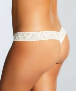 Hanky Panky Signature Lace Low-Rise Thong (Rolled)