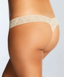 Hanky Panky Signature Lace Low-Rise Thong (Rolled)
